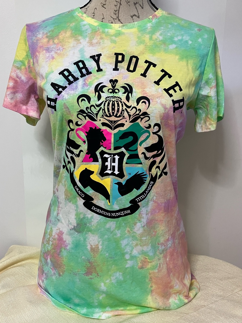 Harry Potter Hogwarts Crest Tie Dye Tee Shirt Sz S Multi